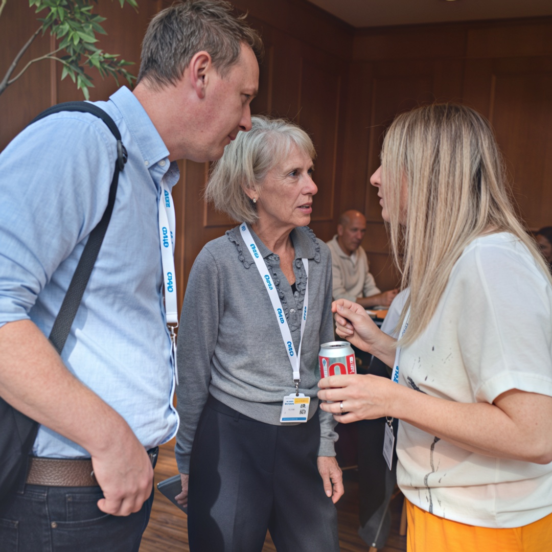 Three Ategi colleagues in conversation
